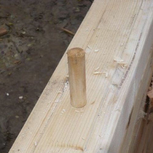 Сборка сруба на деревянные нагеля